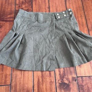 GREEN PLEATED SKIRT W ADJUSTABLE BUTTONS